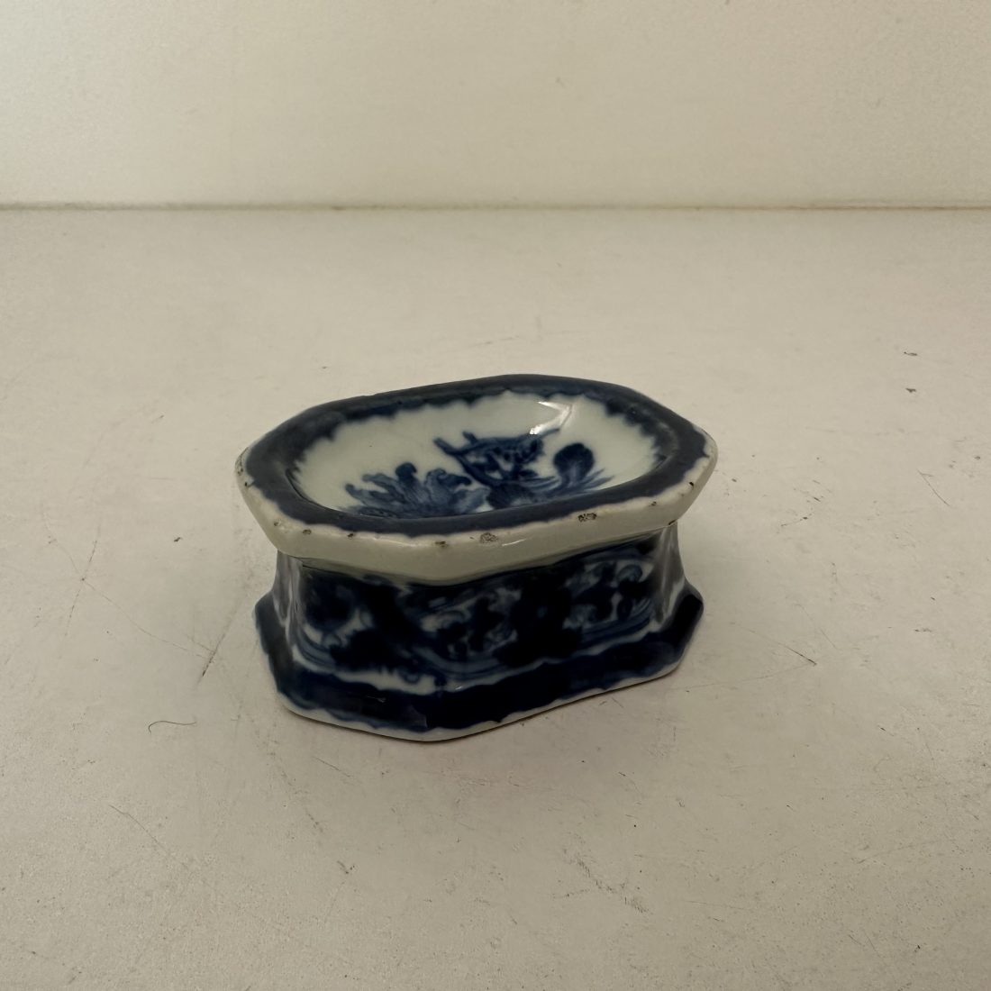 Blauw/wit porselein zoutbakje, China, Qianlong (1736-1795)