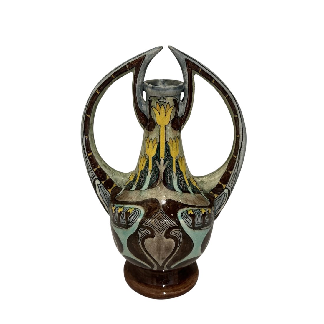 Een polychroom beschilderde Faïence de Purmerend vaas, Wed Brantjes & Co. (1895-1904)